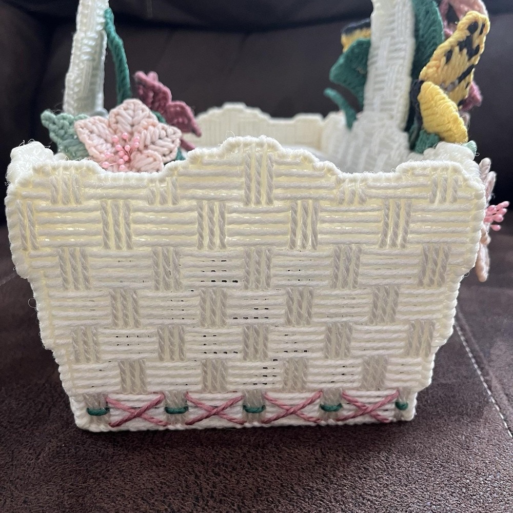 VTG Handmade Crochet Kleenex Box Cover Floral Spring Bouquet Cabincore Victorian - Picture 6 of 10